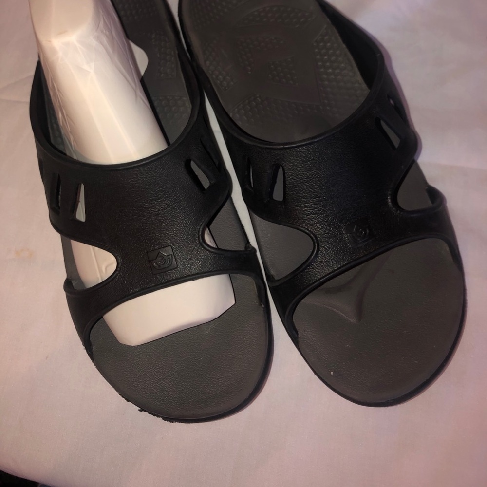 SPENCO SANDALS.. MEN 11. EUC. BLACK!